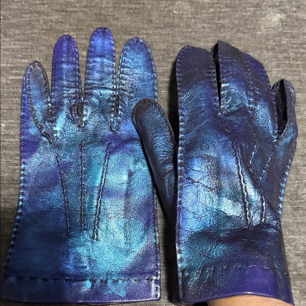 Elegant Azure Leather Gloves Hand Painted with Shimmering Exclusive Shimmering P